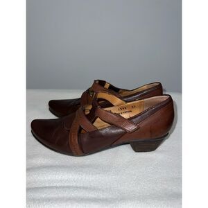 Fidji Women's Brown Leather Strappy Mary Jane US7 EU37